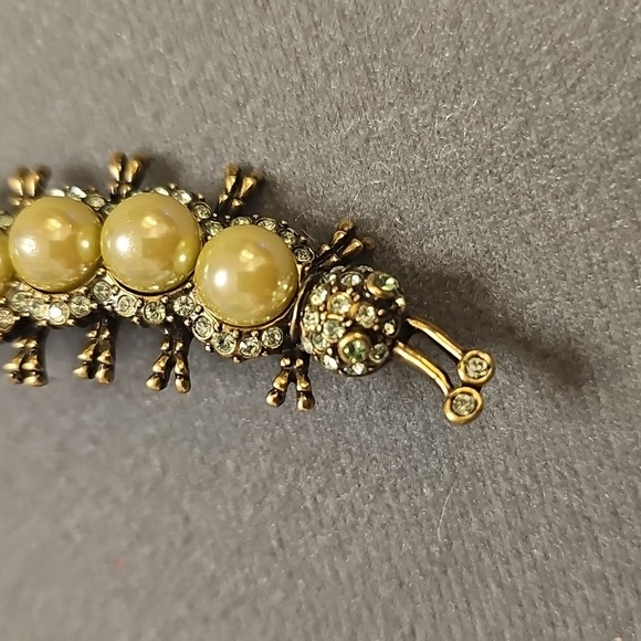 Heidi Daus Caterpiller Brooch. Pearl and Reinstones. Excelent. - Picture 2 of 5